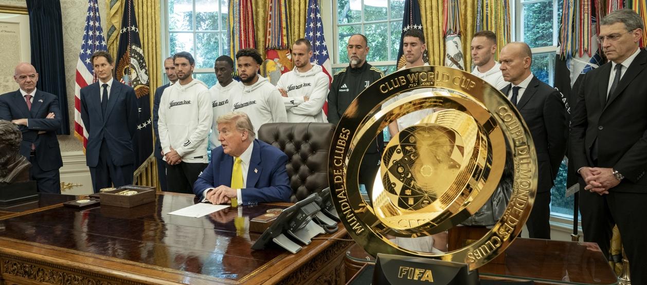 El presidente Donald Trump y los jugadores de la Juventus.