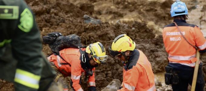 Los organismos de socorro siguen en el lugar de la tragedia. 