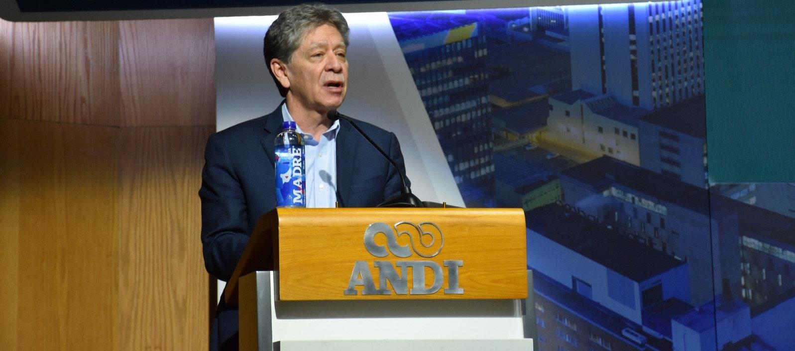 El presidente de la ANDI, Bruce Mac Master.