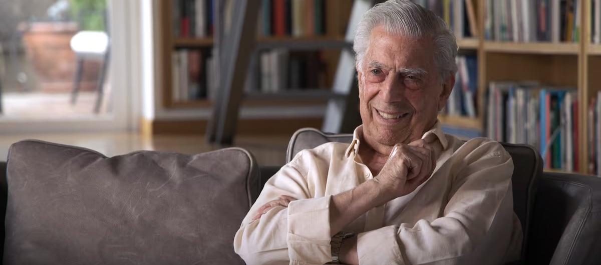 Mario Vargas Llosa novelista y político peruano, ganador del Premio Nobel de Literatura en 2010.