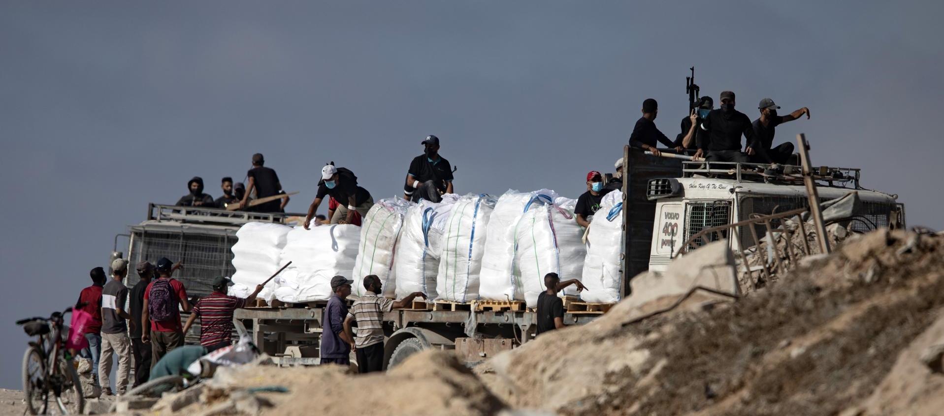 Camiones con alimentos en Gaza.
