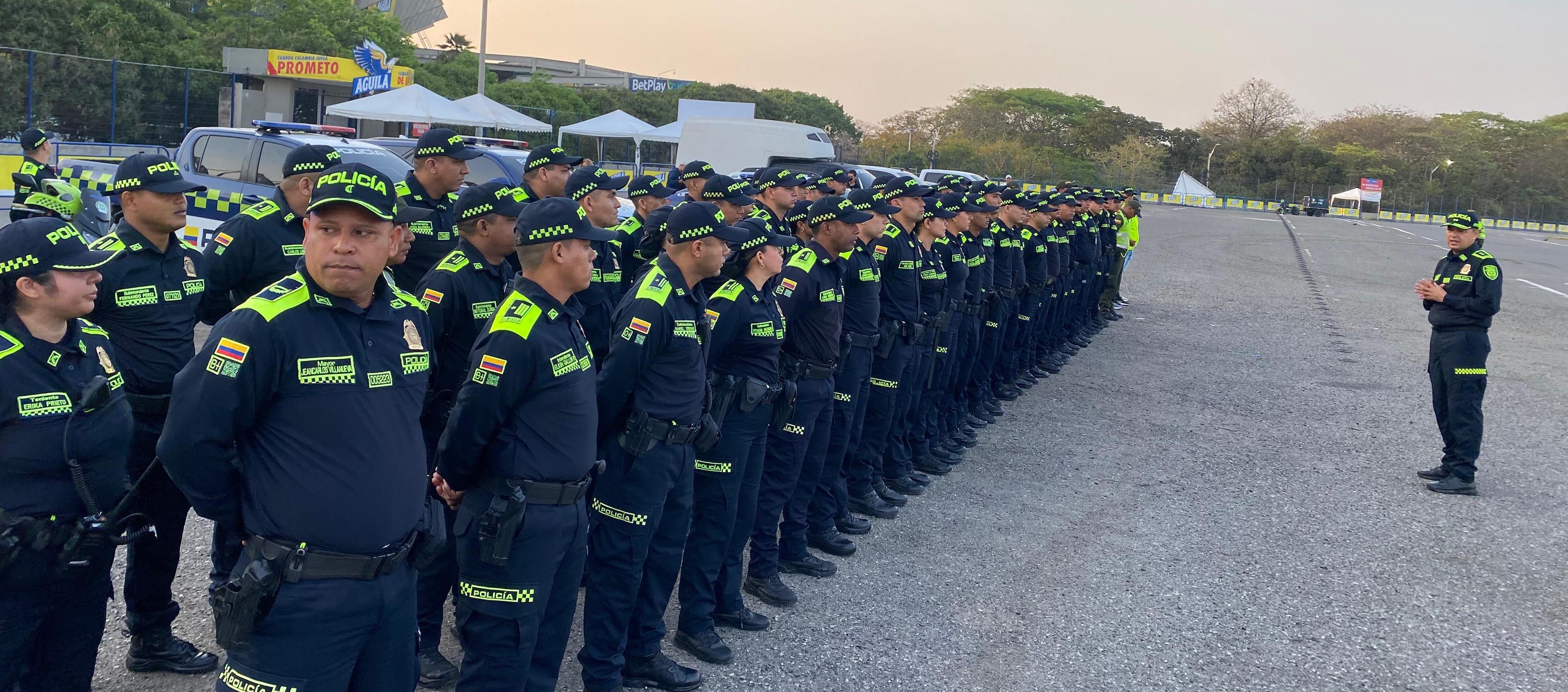 Los policías que brindarán seguridad.