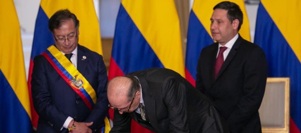 Posesión de Álvaro Leyva