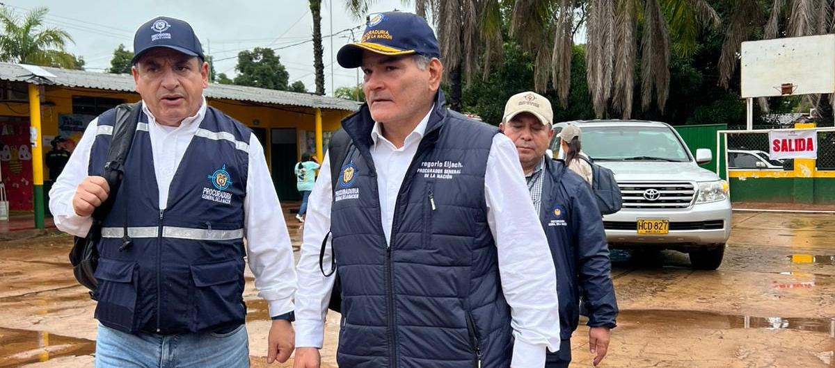 El Procurador General Gregorio Eljach en el punto de votación.