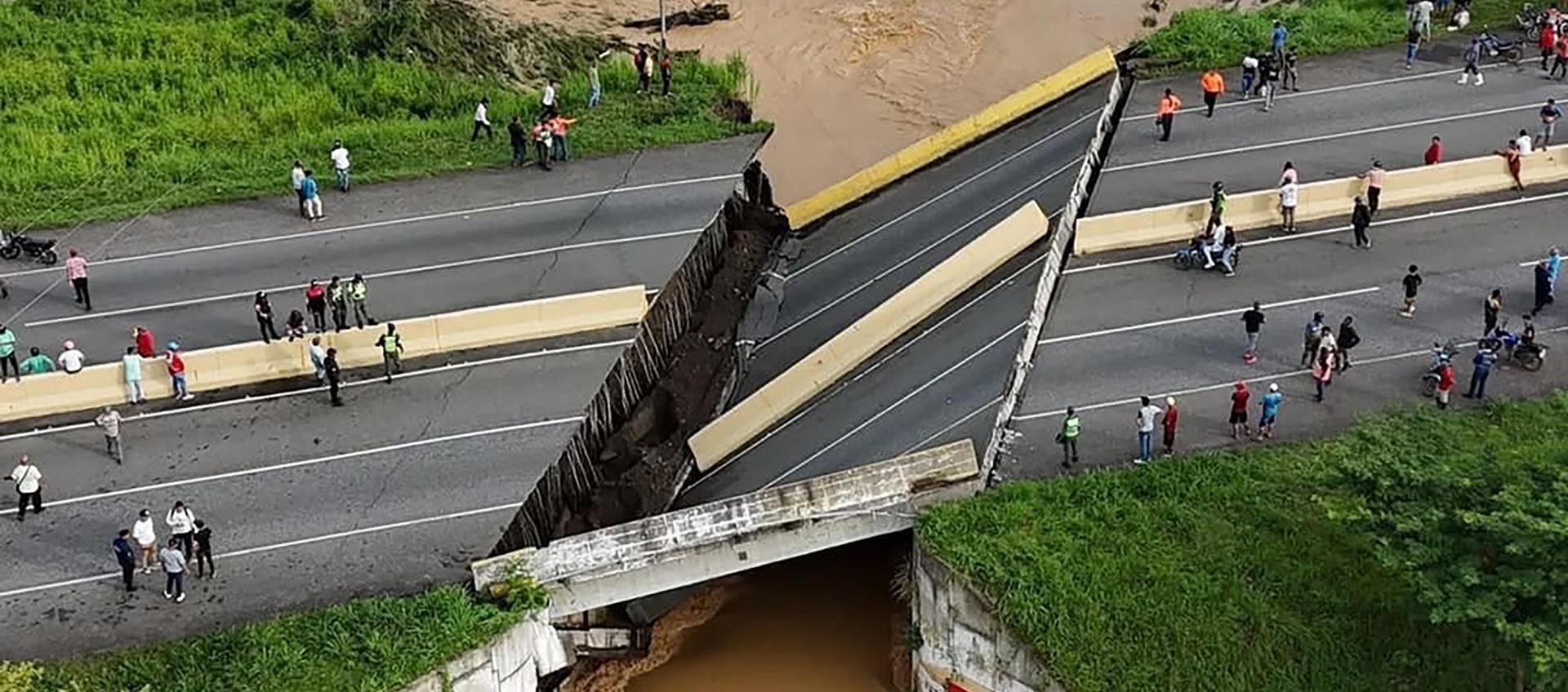 El puente colapsado. 