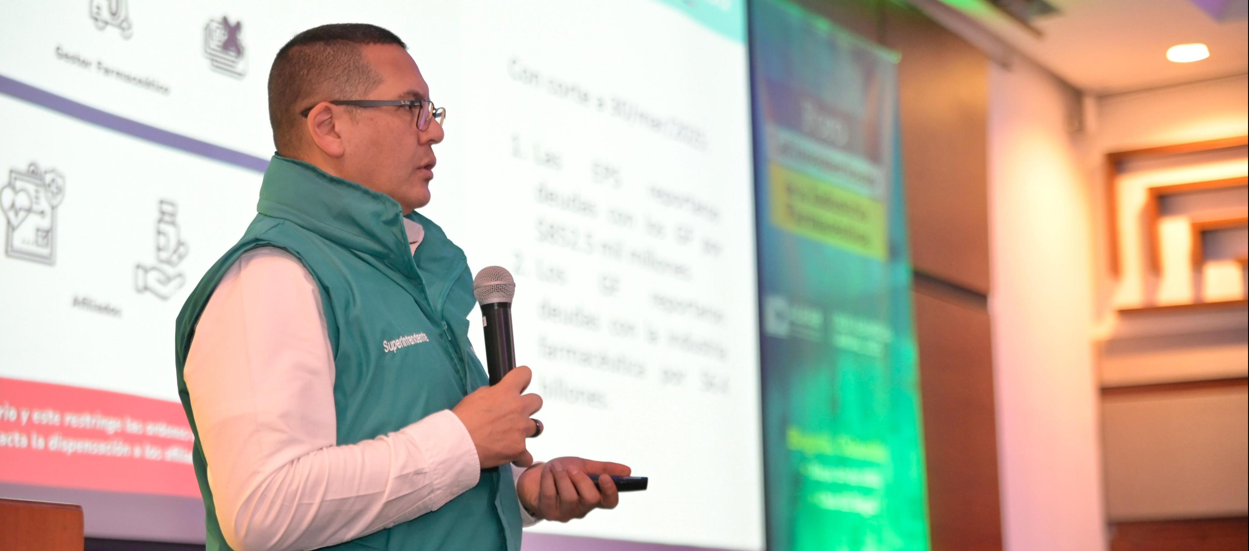 Giovanny Rubiano, Superintendente nacional de Salud. 