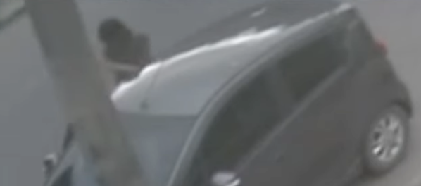 Carro donde presuntamente Carlos Eduardo Mora González habría participado en el atentado.