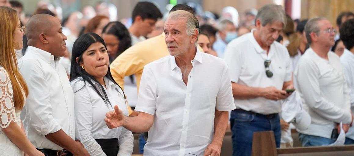 El gobernador del Atlántico, Eduardo Verano, durante la eucaristía este domingo. 