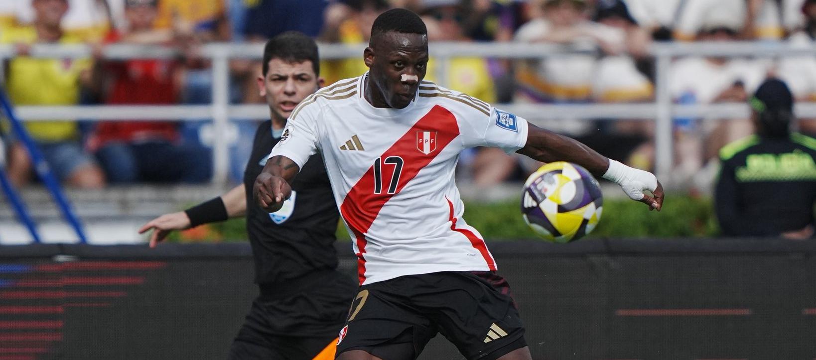 Luis Advíncula, lateral derecho de la selección peruana. 