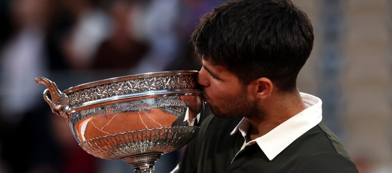Carlos Alcaraz revalidó el título alcanzado el año anterior en Roland Garros. 