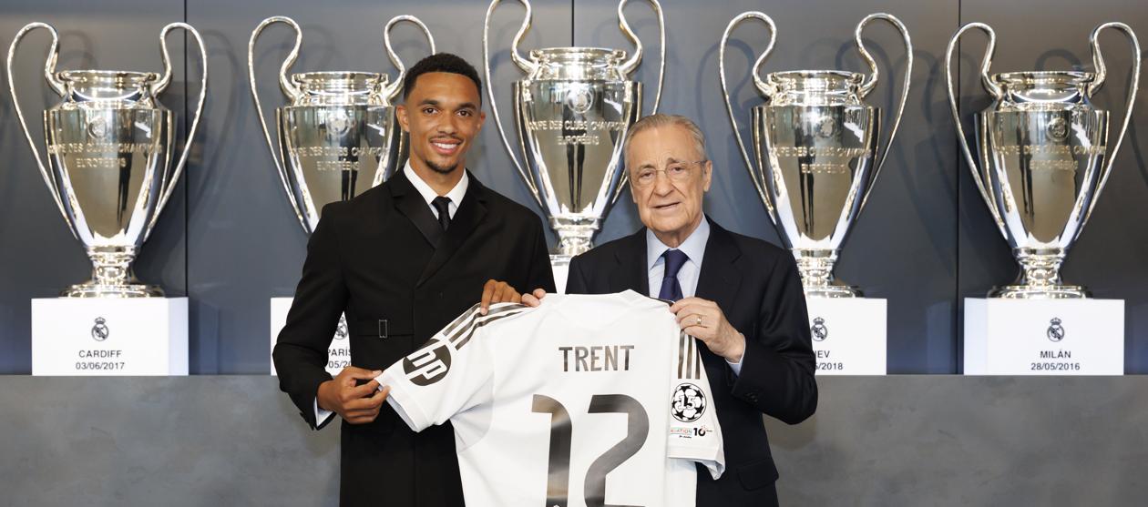 Trent Alexander-Arnold con Florentino Pérez, presidente del Real Madrid. 