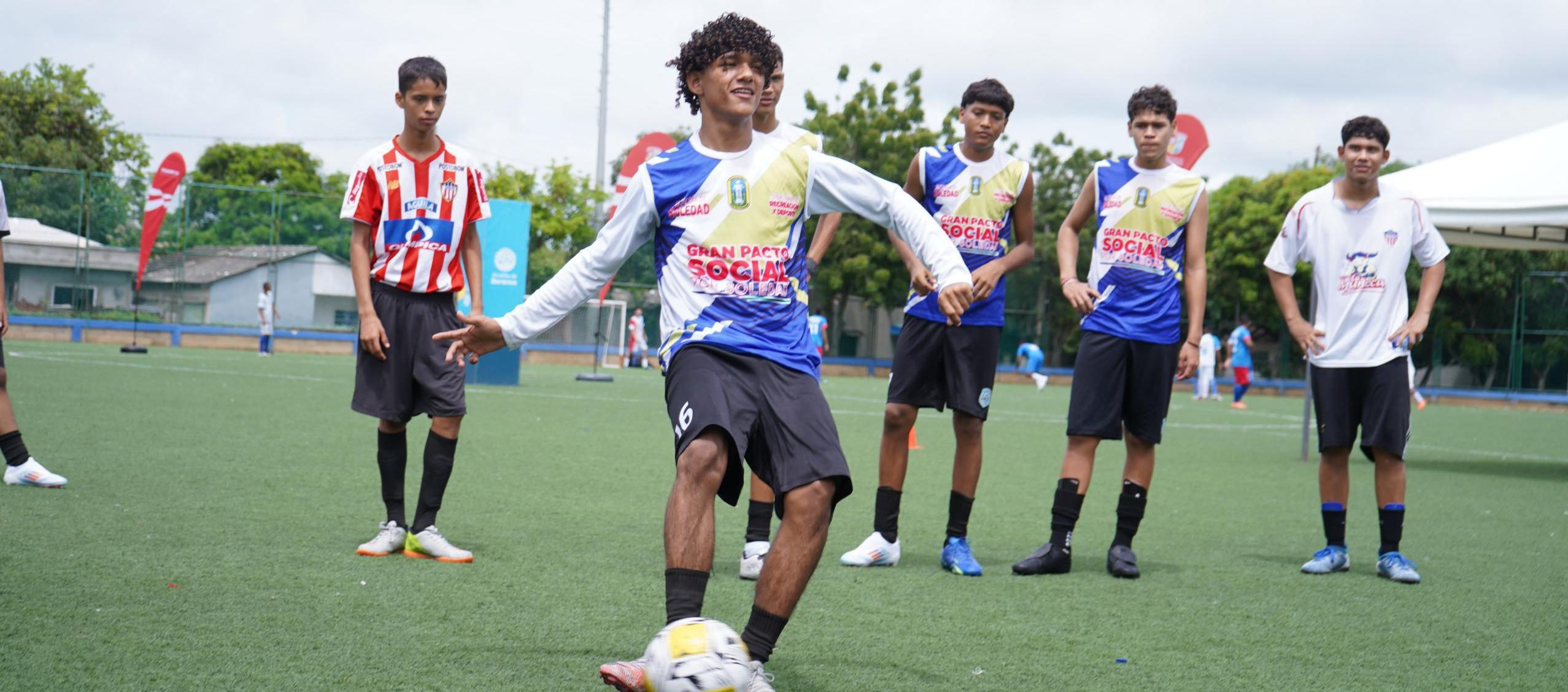 El fútbol para invidentes fue una de las actividades en 'Sin Barreras', en Baranoa.  