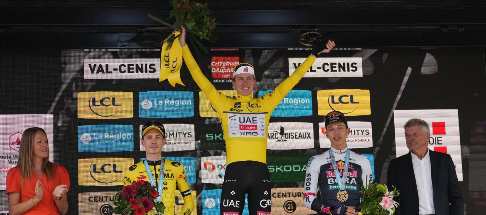 El esloveno Tadej Pogacar, en lo más alto del podio del Critérium Dauphiné. 