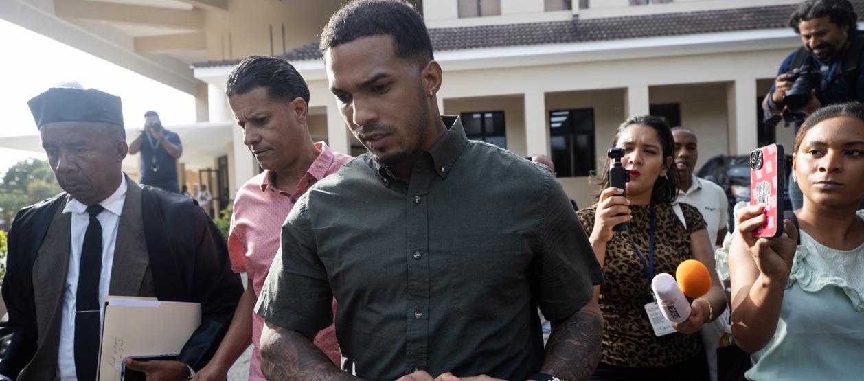 Wander Franco sale del tribunal tras ser condenado en el juicio por abuso sexual a una menor.