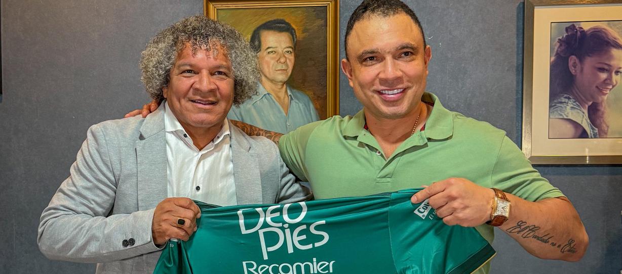 Alberto Gamero junto a Humberto Arias, presidente del Deportivo Cali. 
