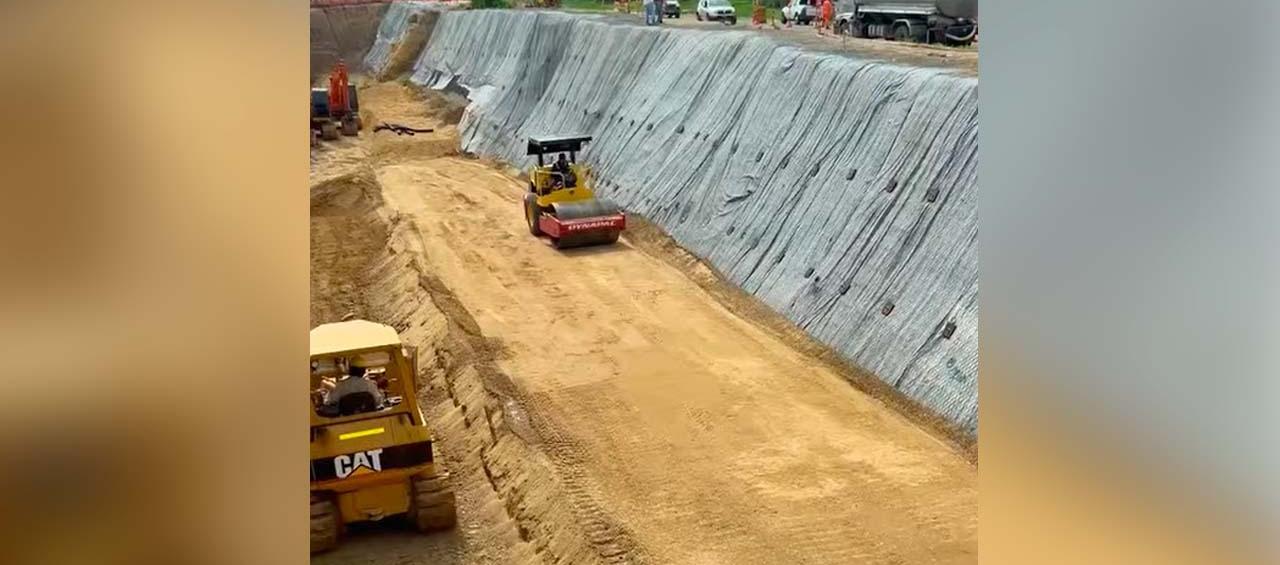 Obras del Invías en el kilómetro 85 en doble calzada Cartagena-Barranquilla.