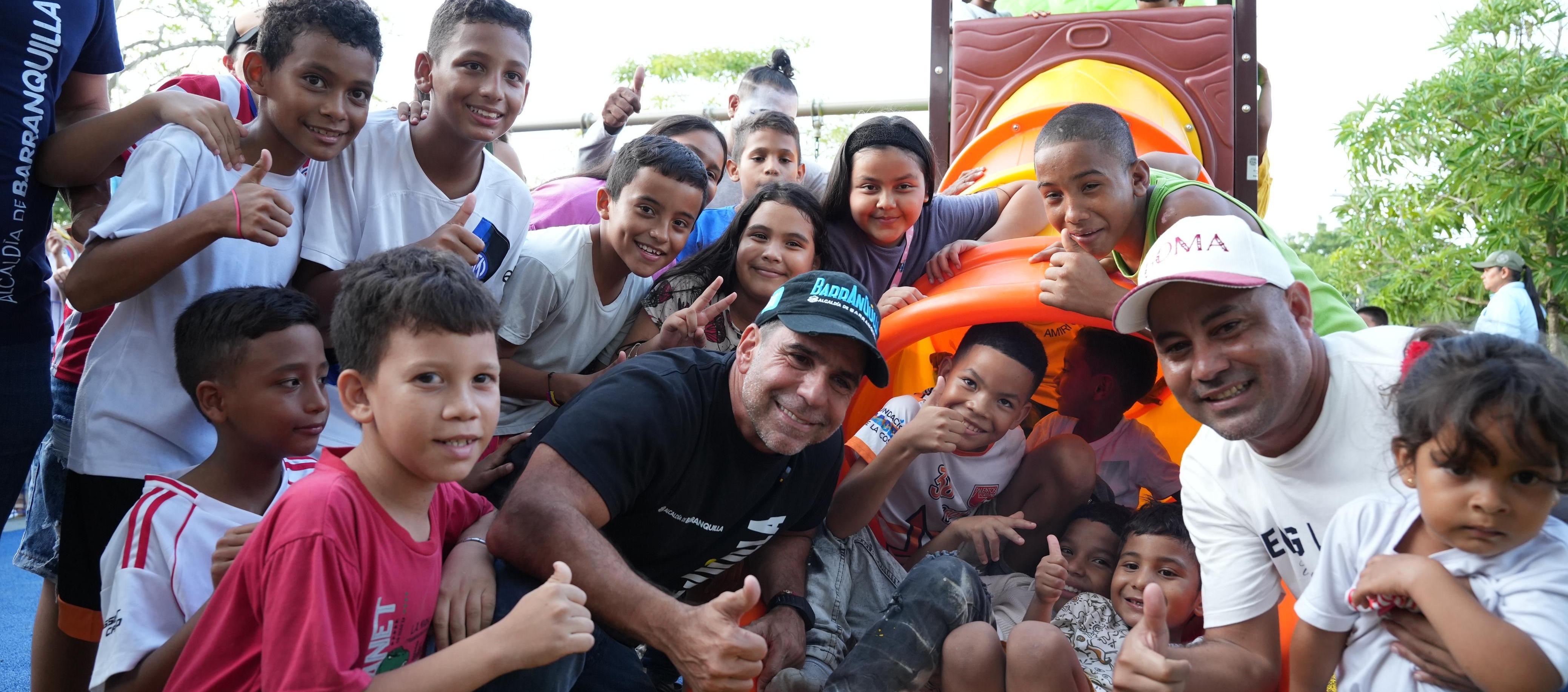 Alcalde Char en la entrega del parque en Juan Mina.
