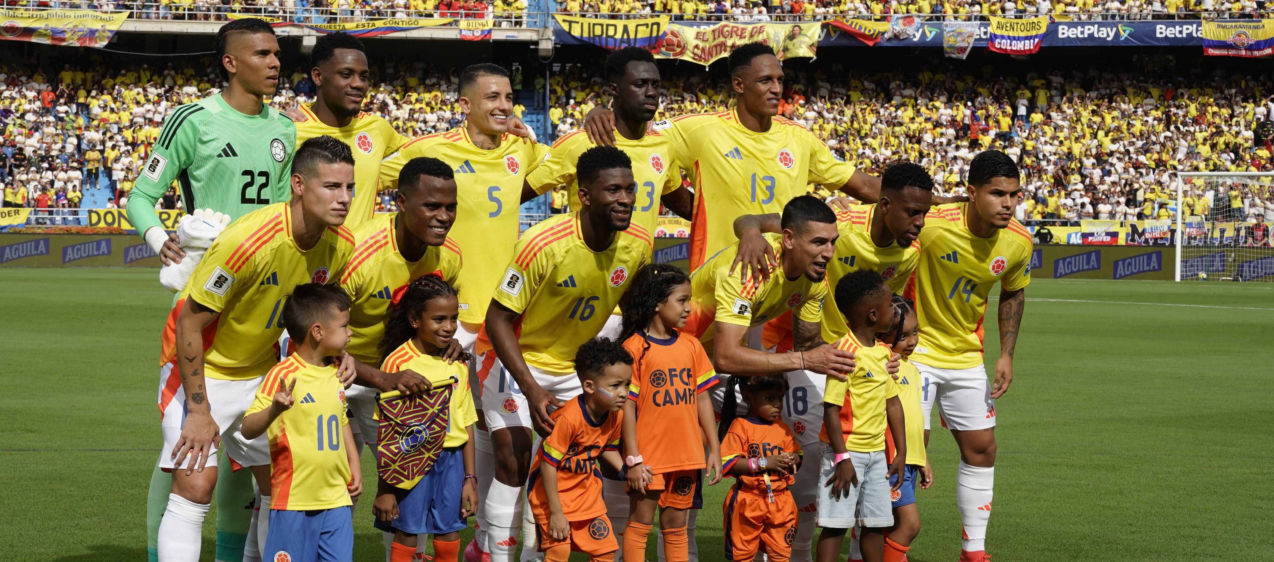Formación inicialista de Colombia contra Perú, en el que sumó cinco partidos sin conocer la victoria.