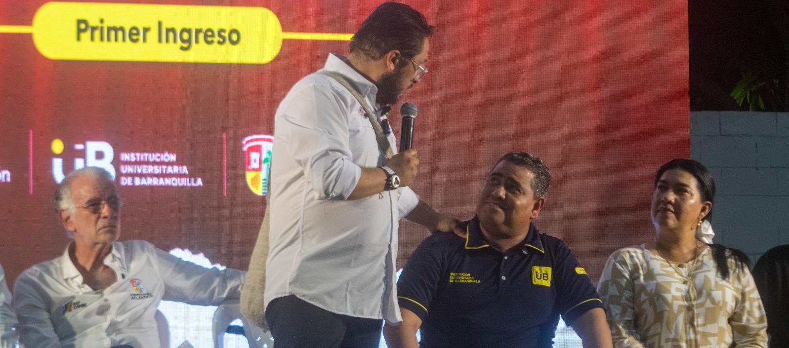 Viceministro de Educación Superior, Ricardo Moreno, durante el anuncio en la IUB.