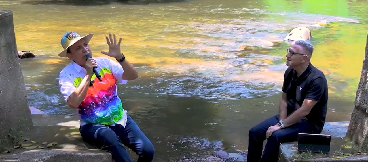 José Manuel ‘Chema’ Moscote, junto al periodista Jorge Cura. 