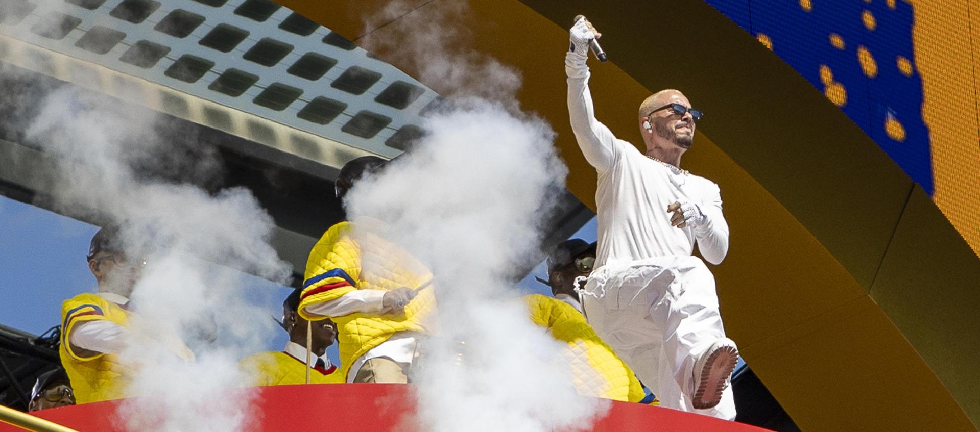 J Balvin en el show de medio tiempo de la final del Mundial de Clubes.