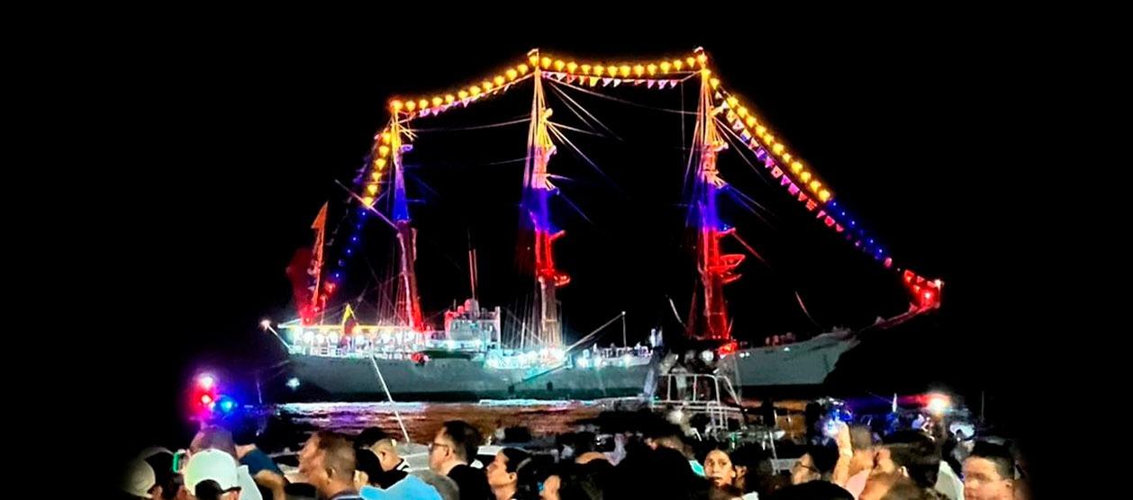 Buque ARC Gloria en la Bahía de Santa Marta.