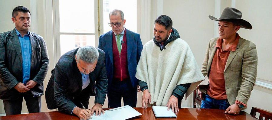 Firma del acuerdo entre los arroceros y Gobierno.