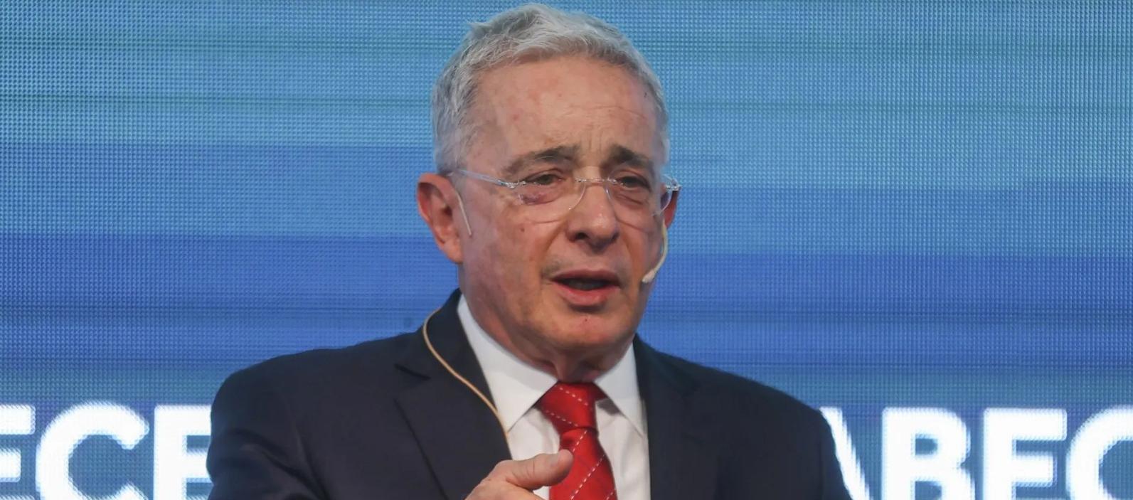 Álvaro Uribe Vélez. 