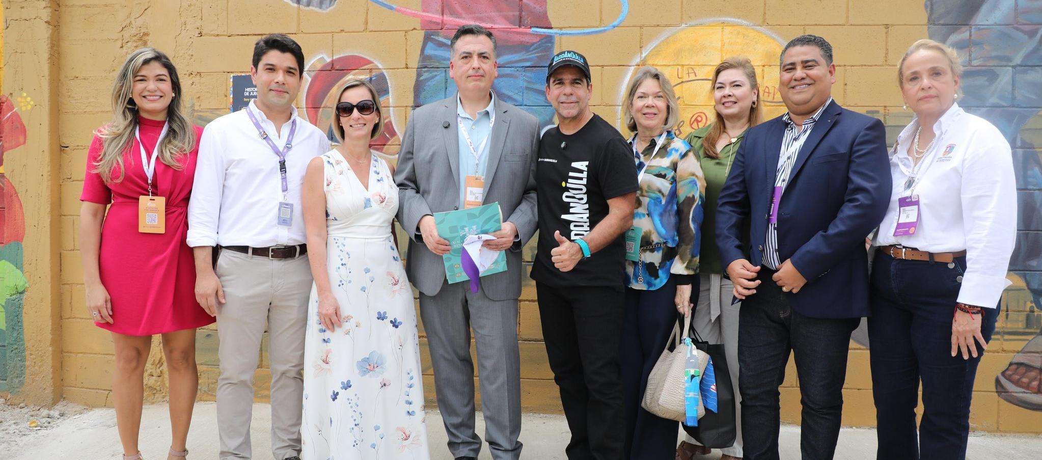 El alcalde Alejandro Char y a su lado César Parga, jefe de la Sección de Competitividad, Innovación y Tecnología de la OEA.