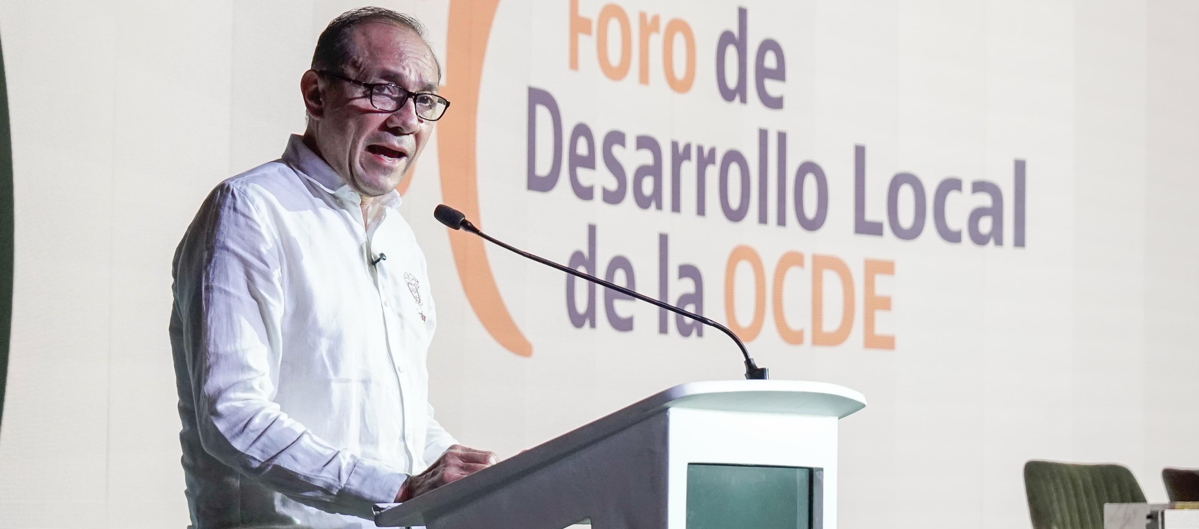 El Ministro del Trabajo, Antonio Sanguino, durante el Foro de la OCDE.