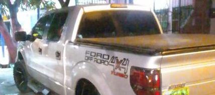 La camioneta implicada en el accidente de tránsito. 