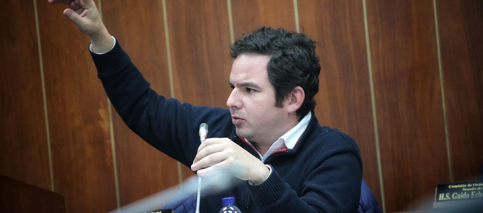 Senador Carlos Meisel.