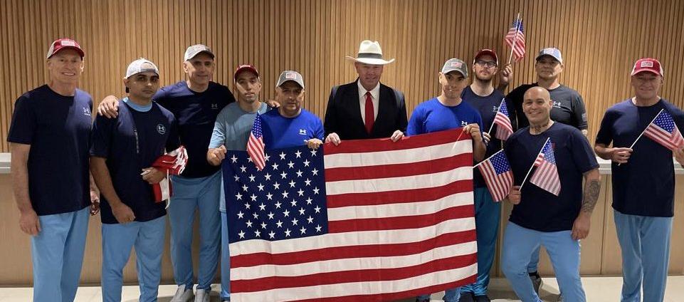 Ciudadanos estadounidenses liberados.