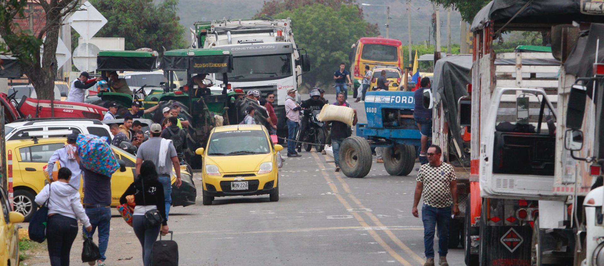 Cultivadores de arroz bloqueando una vía en Cúcuta. 