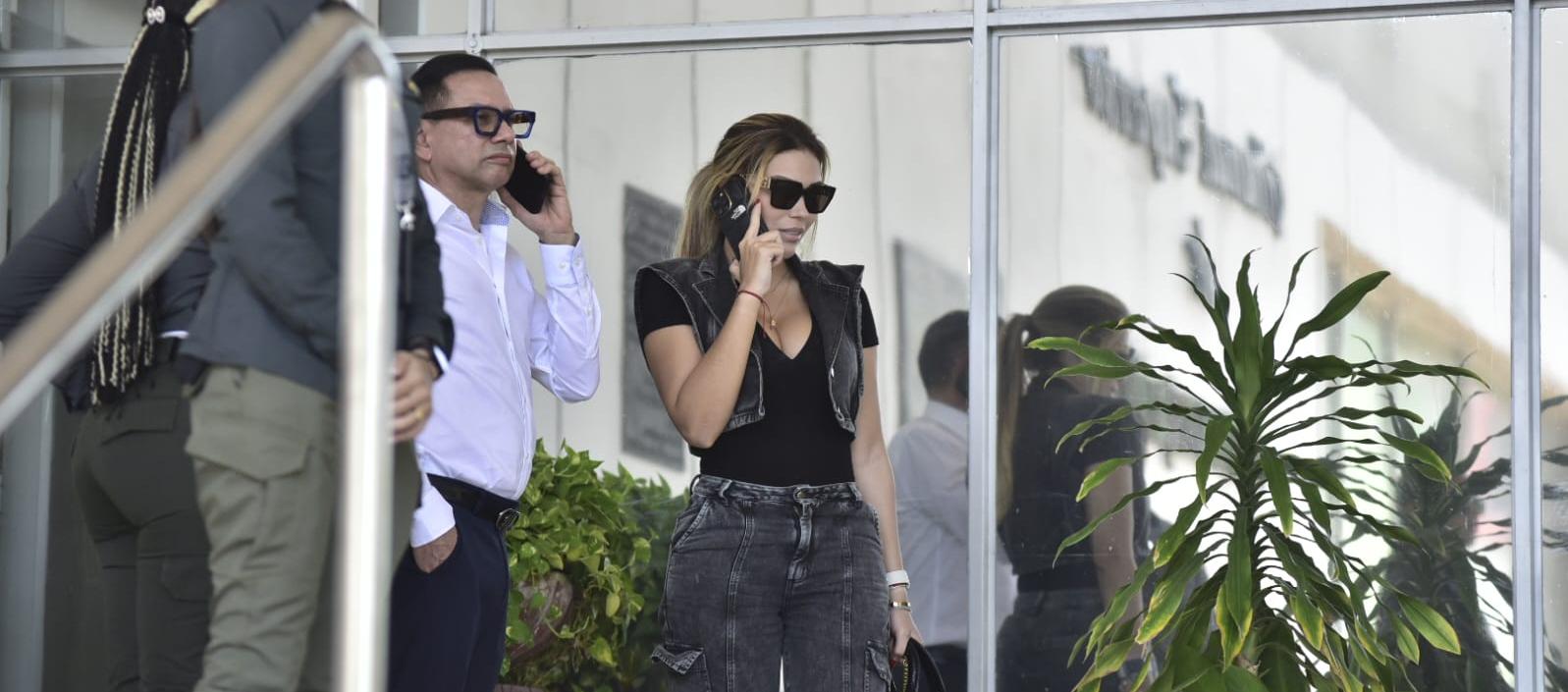 Days Vásquez acompañada de su abogado, Alait Freja. 