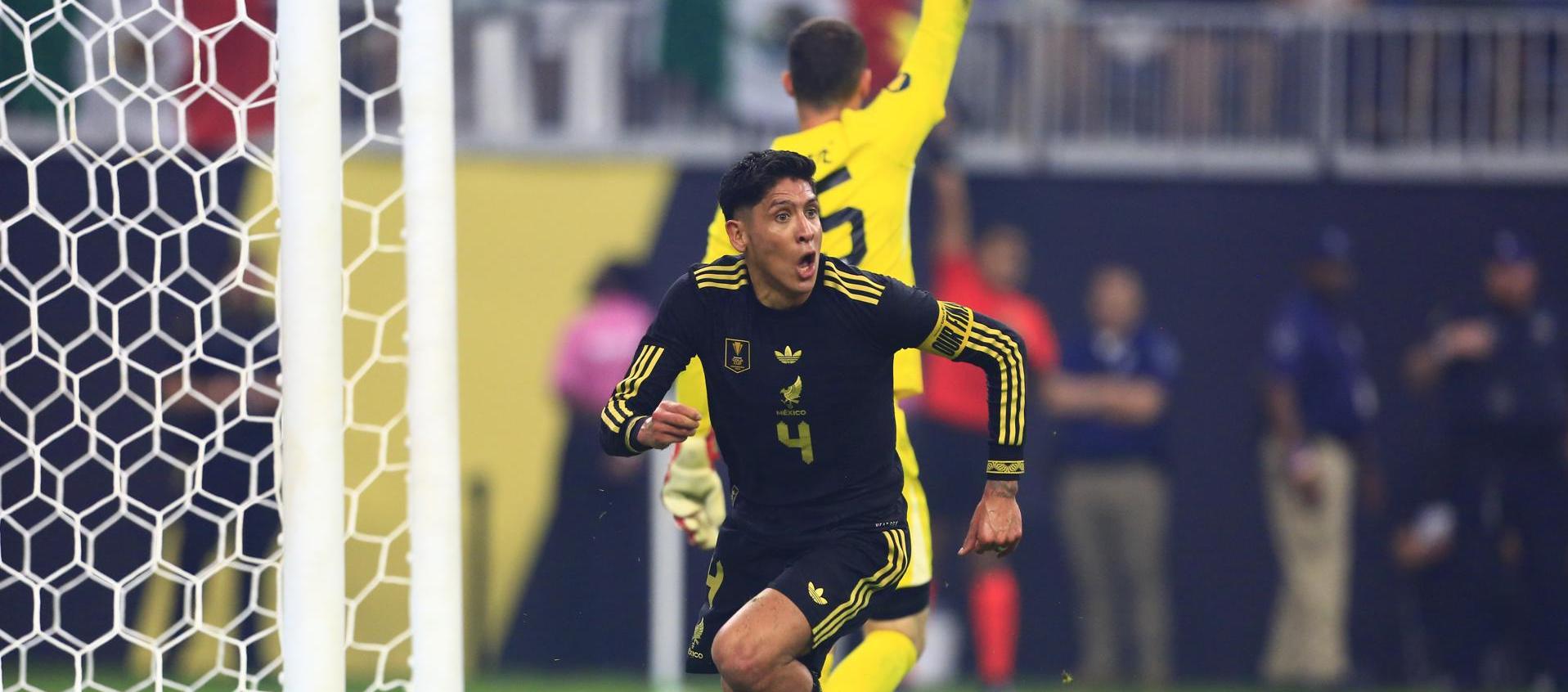 Edson Alvarez festejando el gol del triunfo mexicano.