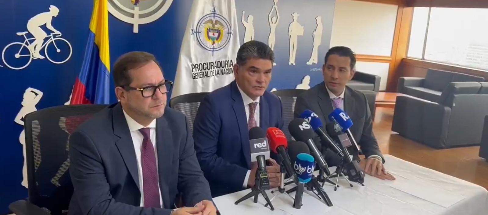 El presidente del Senado, Lidio García; el Procurador General, Gregorio Eljach y el presidente de la Cámara, Julián López.