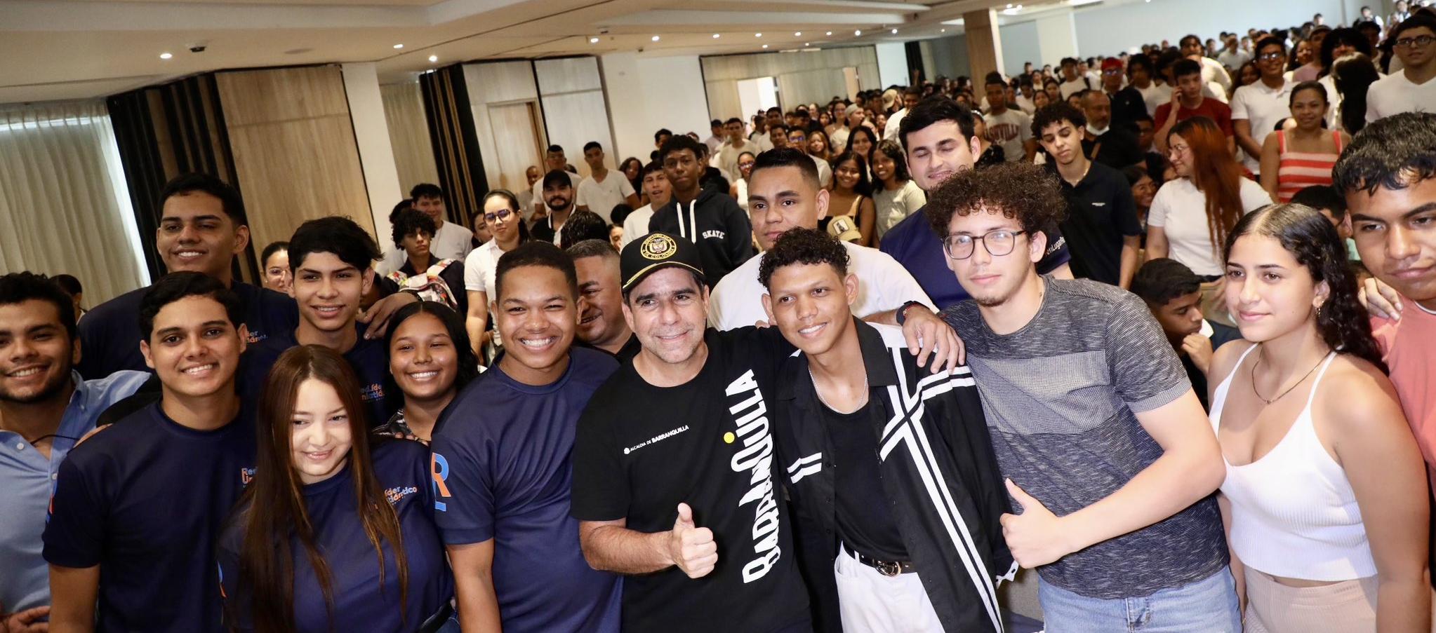 Estudiantes con el Alcalde Alejandro Char.