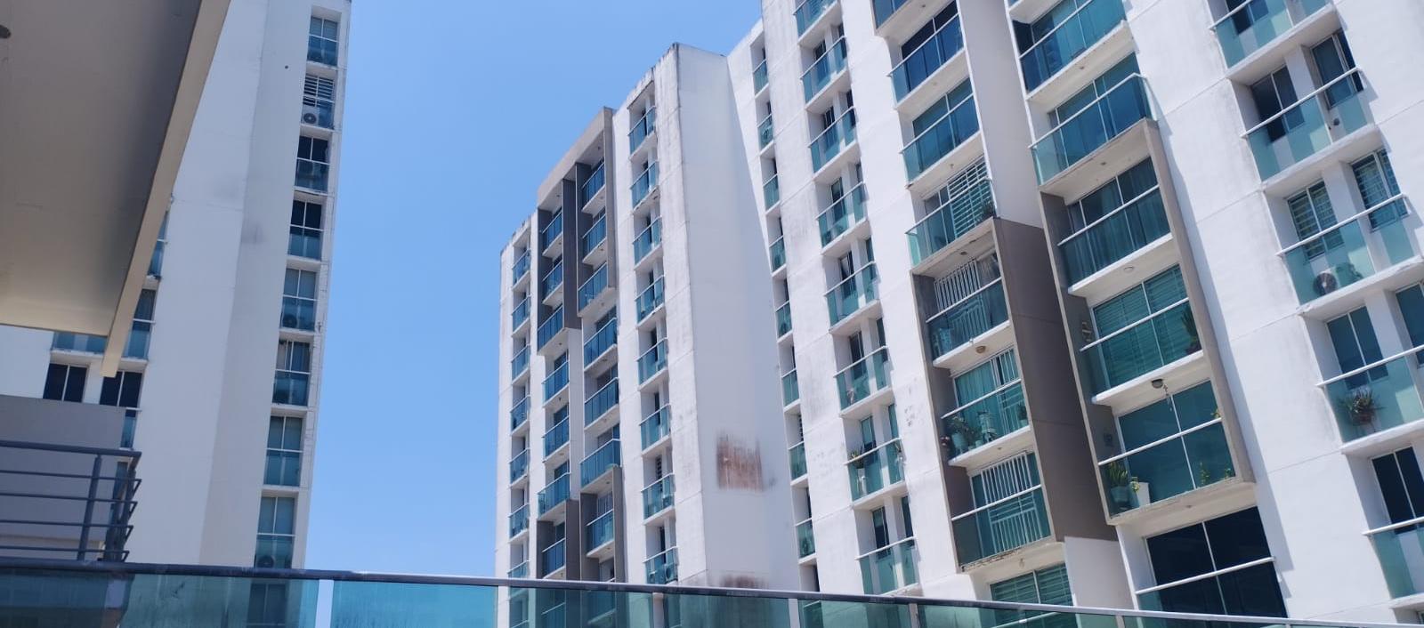 Fachada conjunto 'Flores del Recreo'.