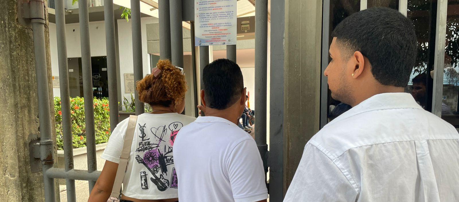 Familiares denunciaron irregularidades en el servicio de Medicina Legal.