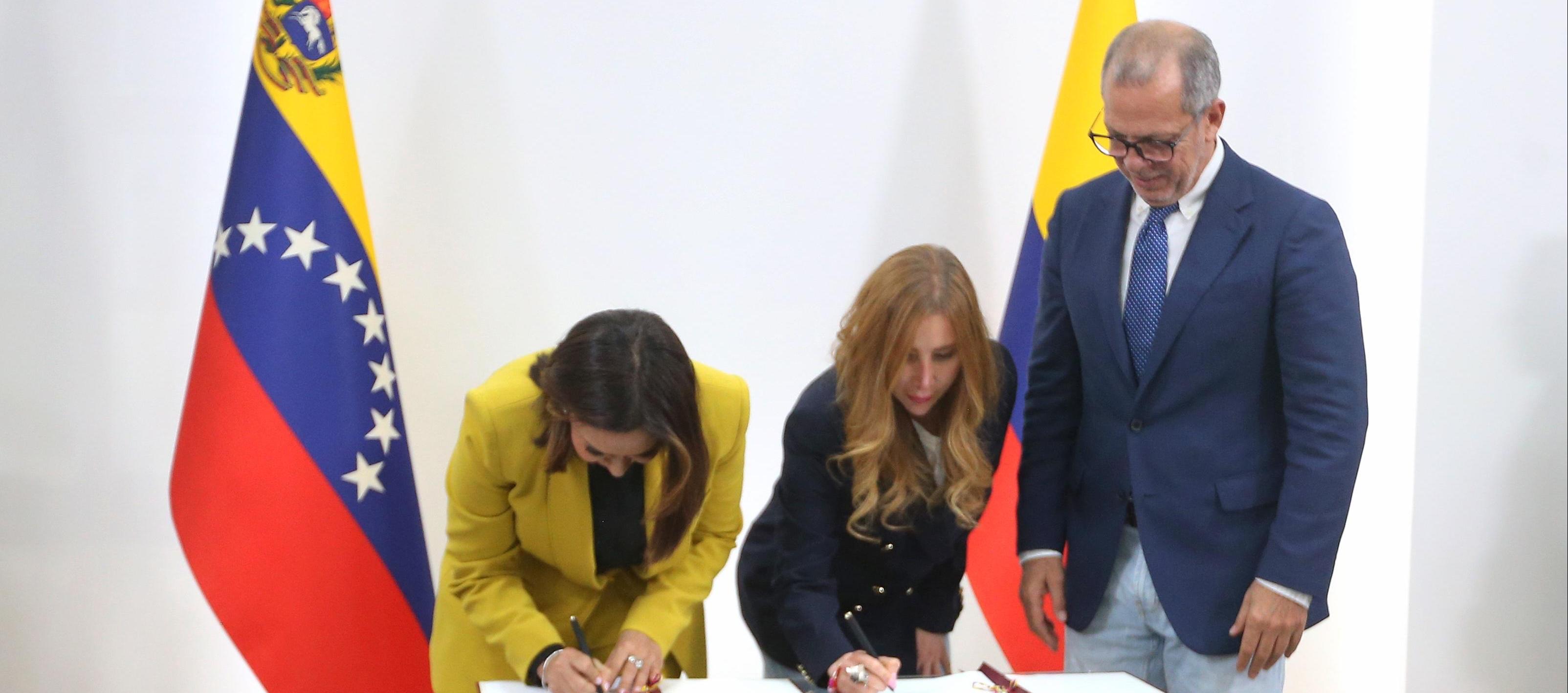 Firma del memorando de entendimiento entre Colombia y Venezuela.