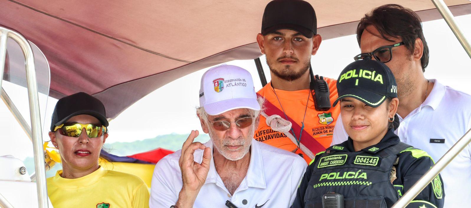 Gobernador Eduardo Verano durante el recorrido por la zona costera del departamento.