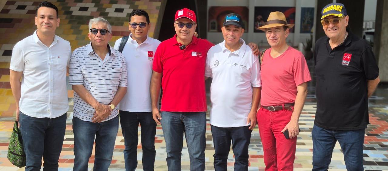 Delegaciones en su visita a la Fábrica de Cultura y el secretario de cultura del Distrito, Juan Carlos Ospino. 