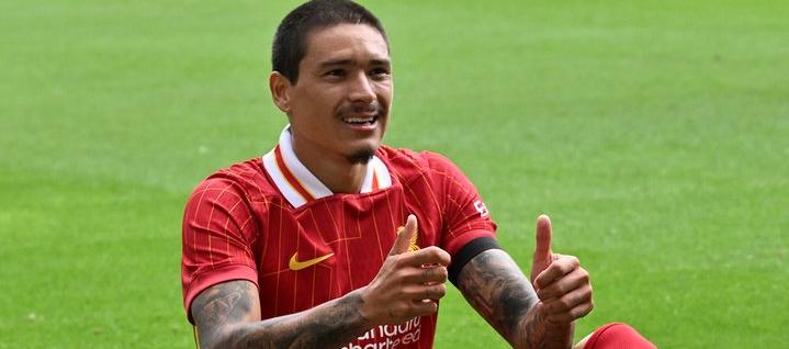 El uruguayo Darwin Núñez celebró su gol recordando al portugués Diogo Jota.