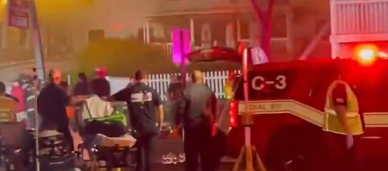 Bomberos controlaron el incendio en la residencia.