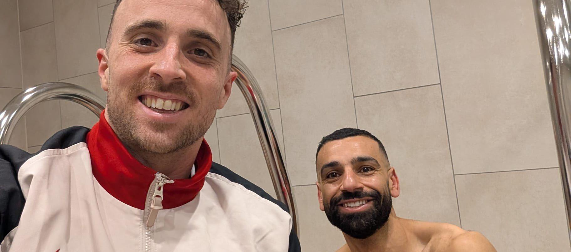 Diogo Jota y Mohamed Salah.