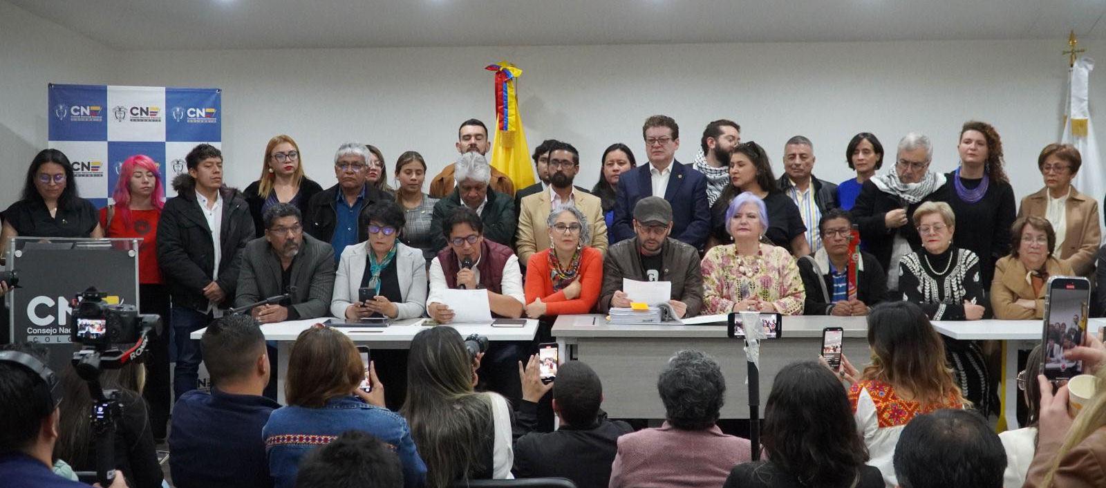 Líderes del Movimiento Político Pacto Histórico radicando solicitud de personería jurídica 