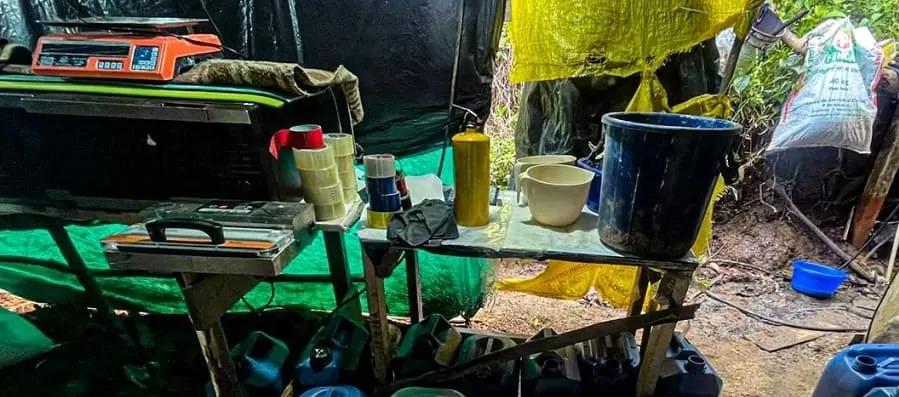 El laboratorio hallado y destruido.