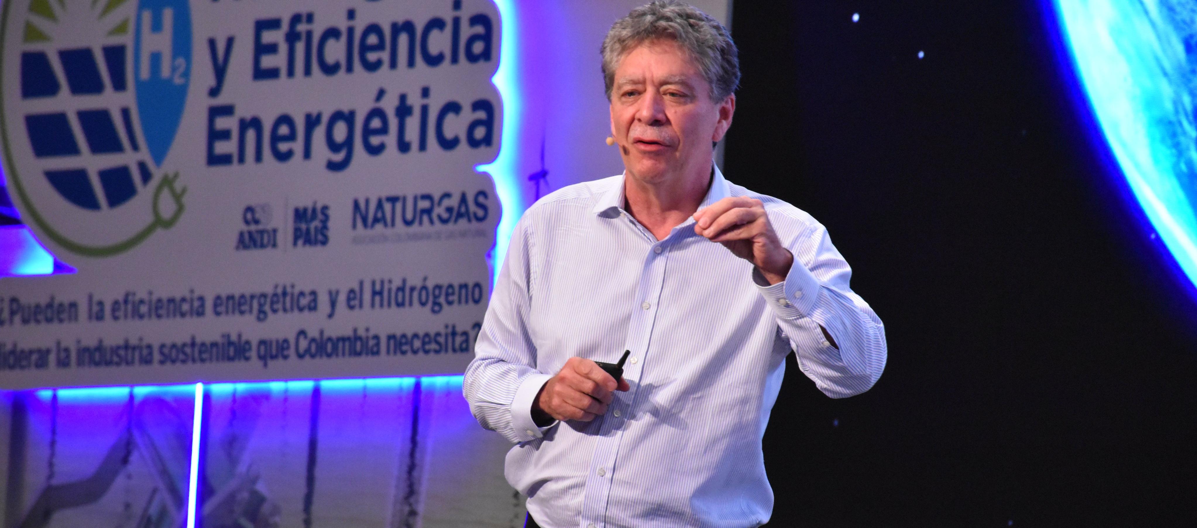 Bruce Mac Master, presidente de la Asociación Nacional de Empresarios de Colombia.