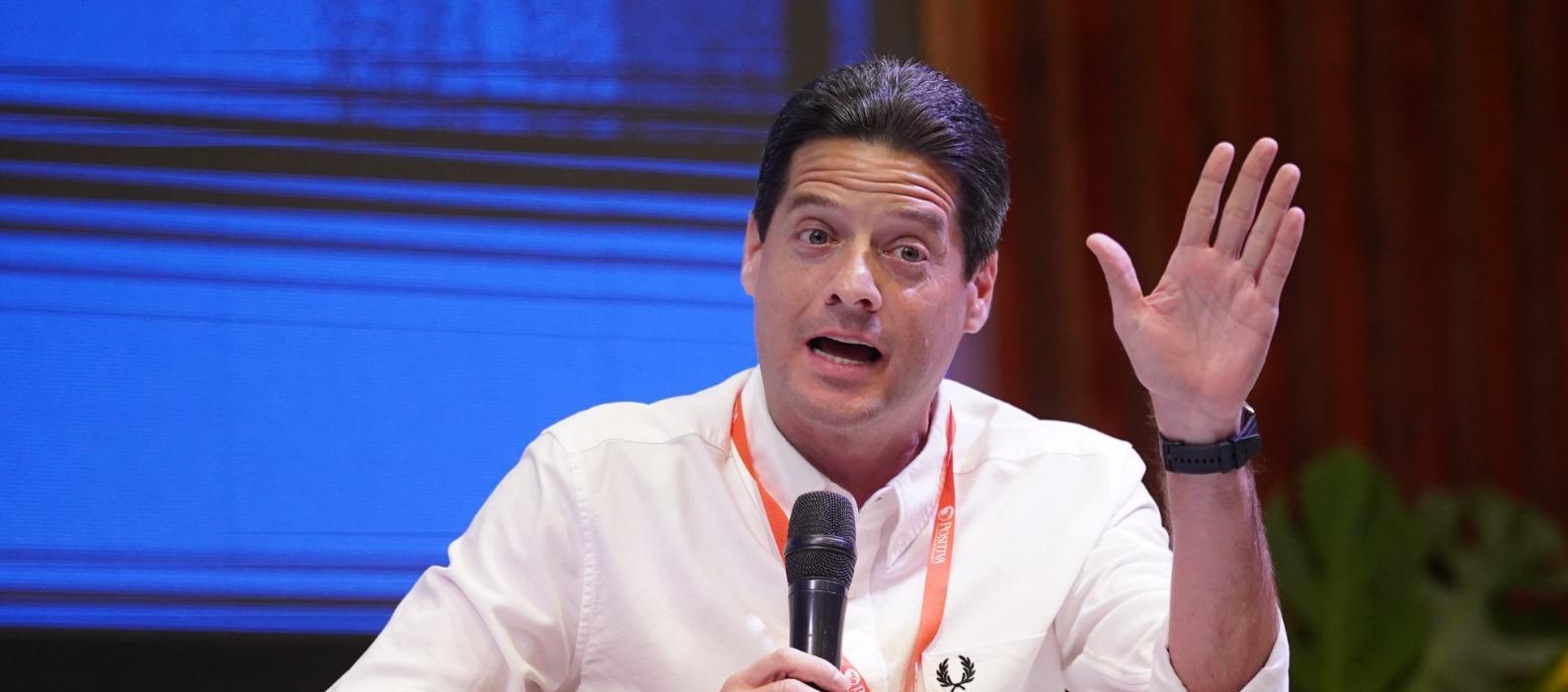 Senador Mauricio Gómez. 